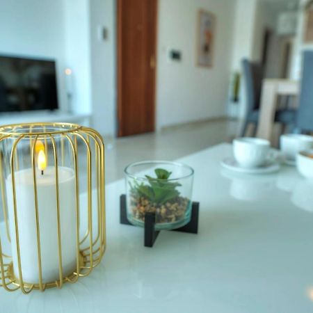 Seafront Beautifully Furnished 2 Bedrooms Gogzr-3 Gzira 外观 照片