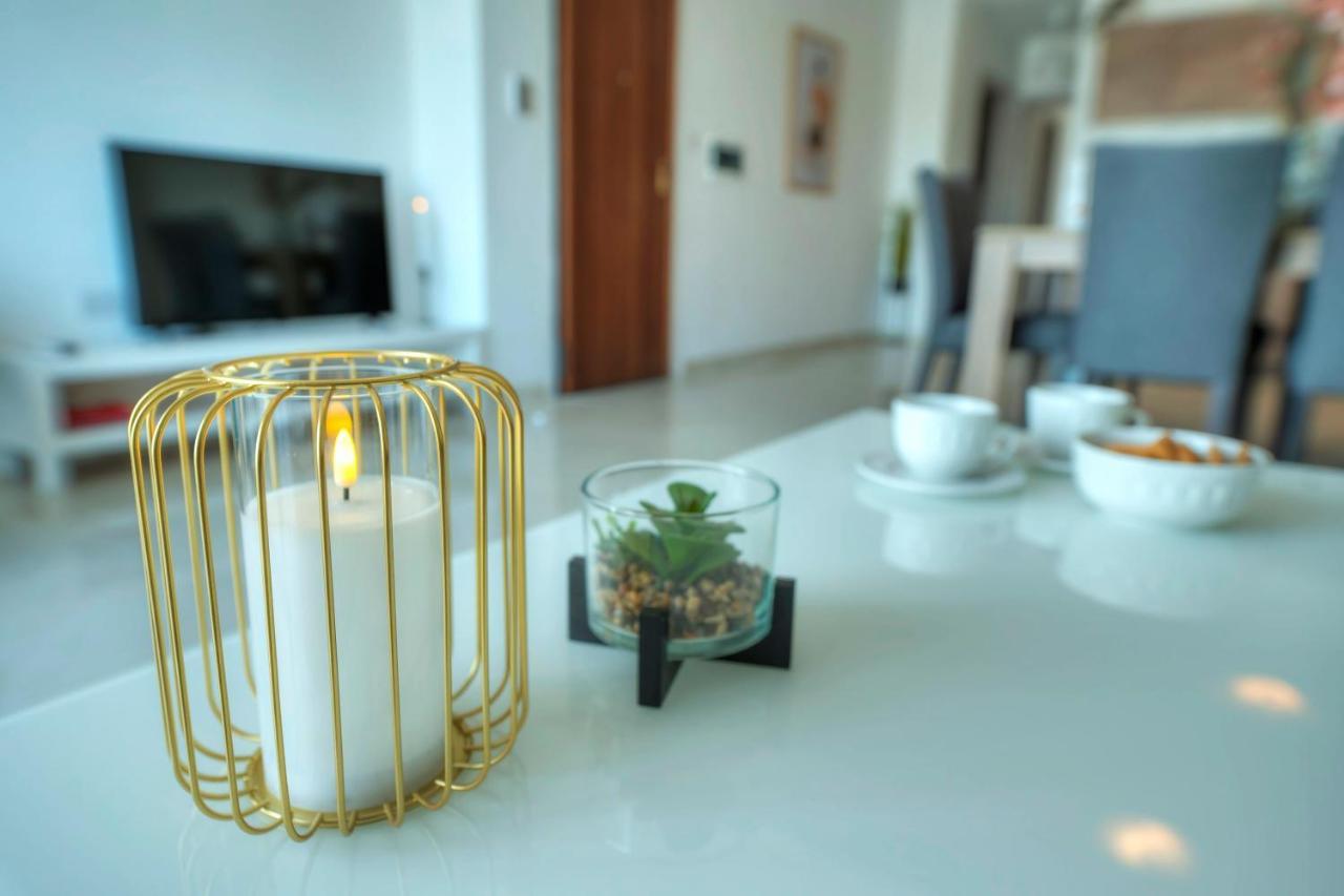 Seafront Beautifully Furnished 2 Bedrooms Gogzr-3 Gzira 外观 照片