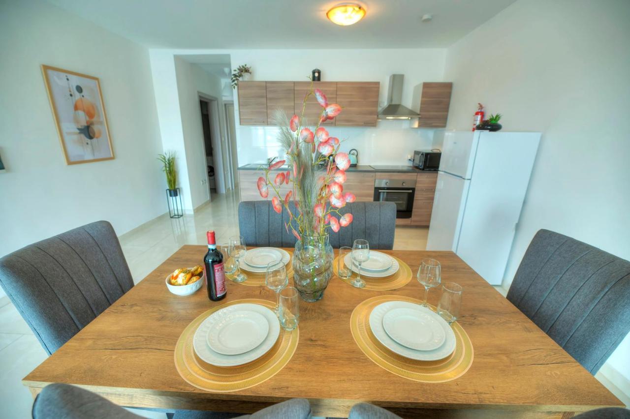 Seafront Beautifully Furnished 2 Bedrooms Gogzr-3 Gzira 外观 照片