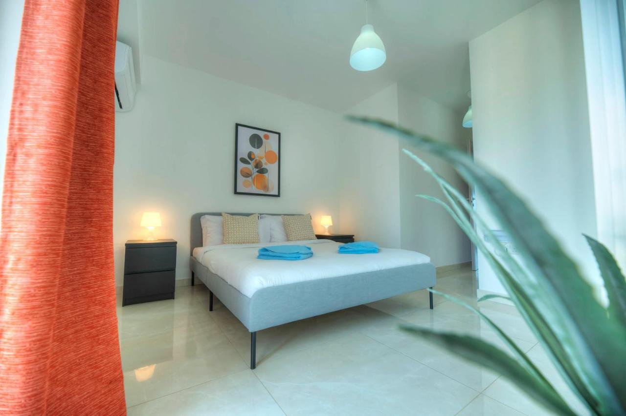 Seafront Beautifully Furnished 2 Bedrooms Gogzr-3 Gzira 外观 照片