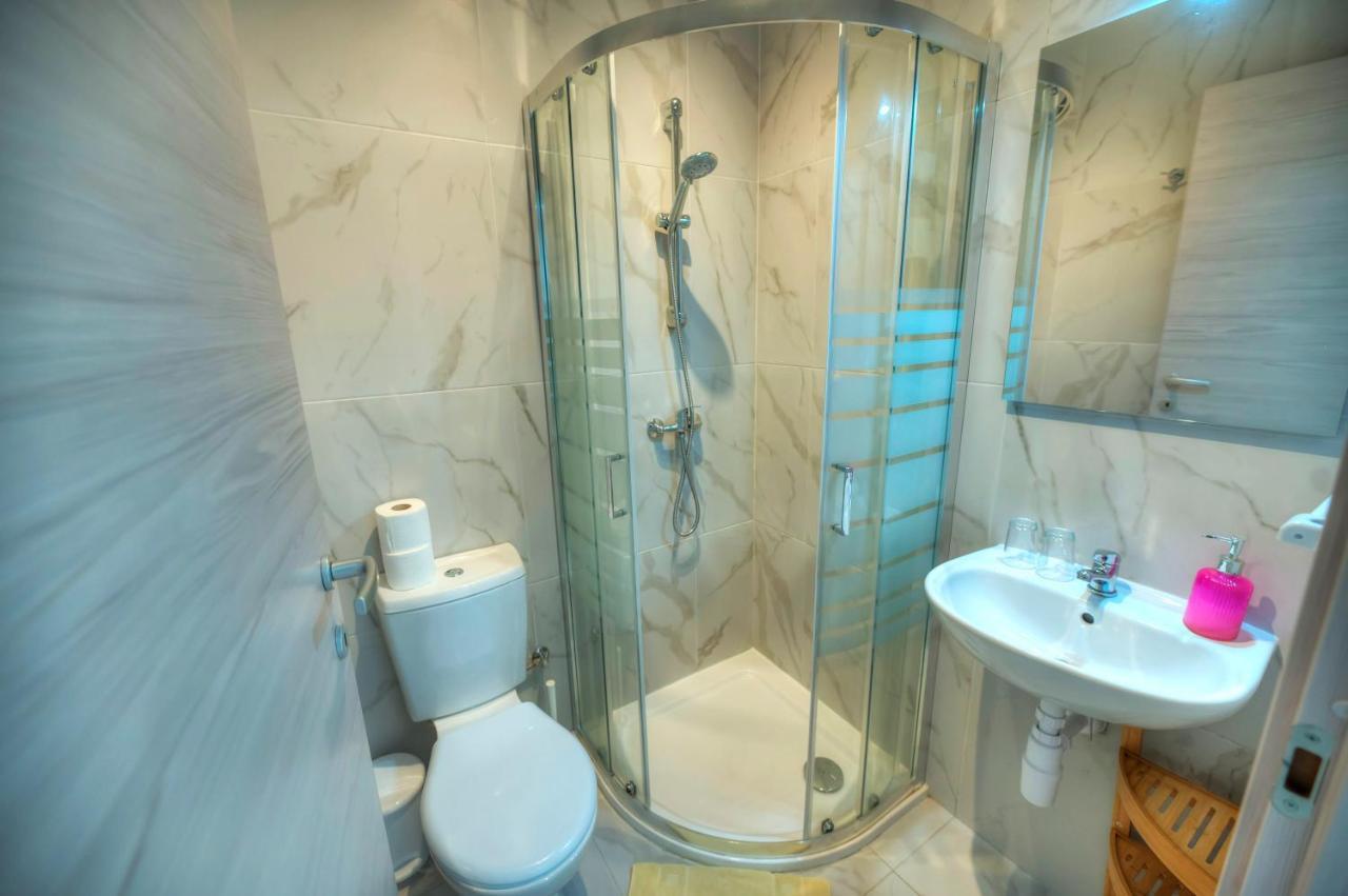 Seafront Beautifully Furnished 2 Bedrooms Gogzr-3 Gzira 外观 照片