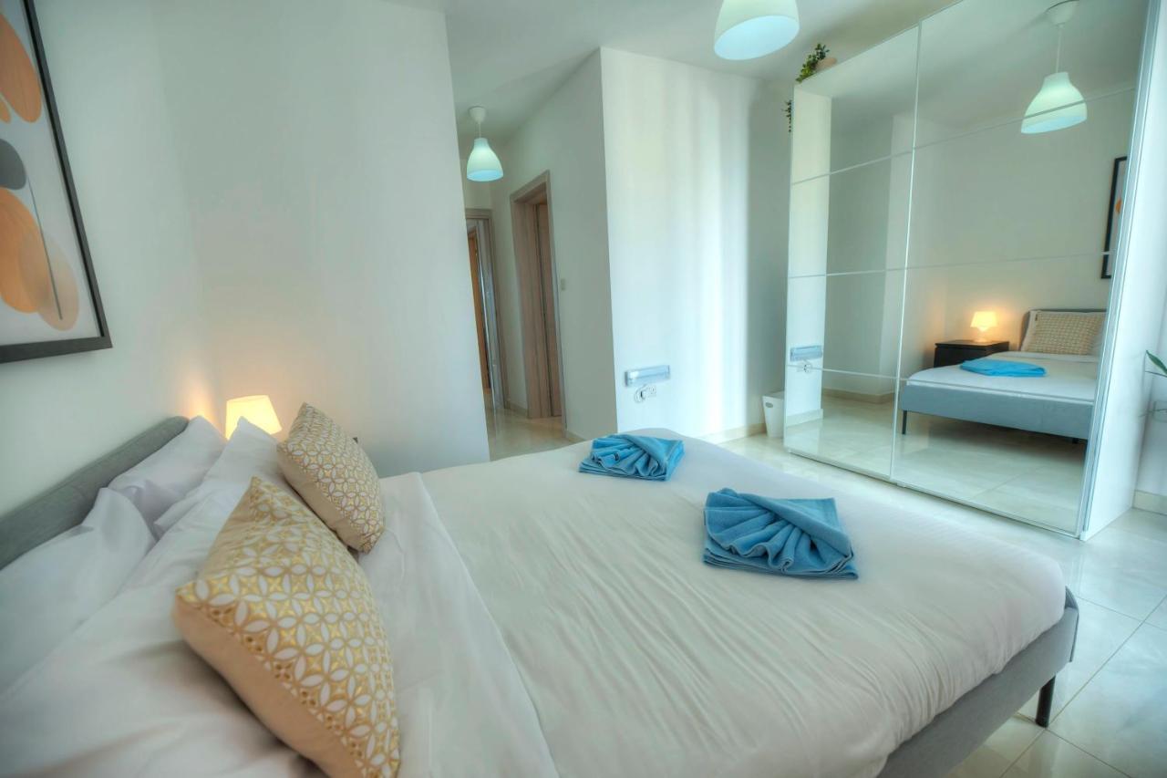 Seafront Beautifully Furnished 2 Bedrooms Gogzr-3 Gzira 外观 照片