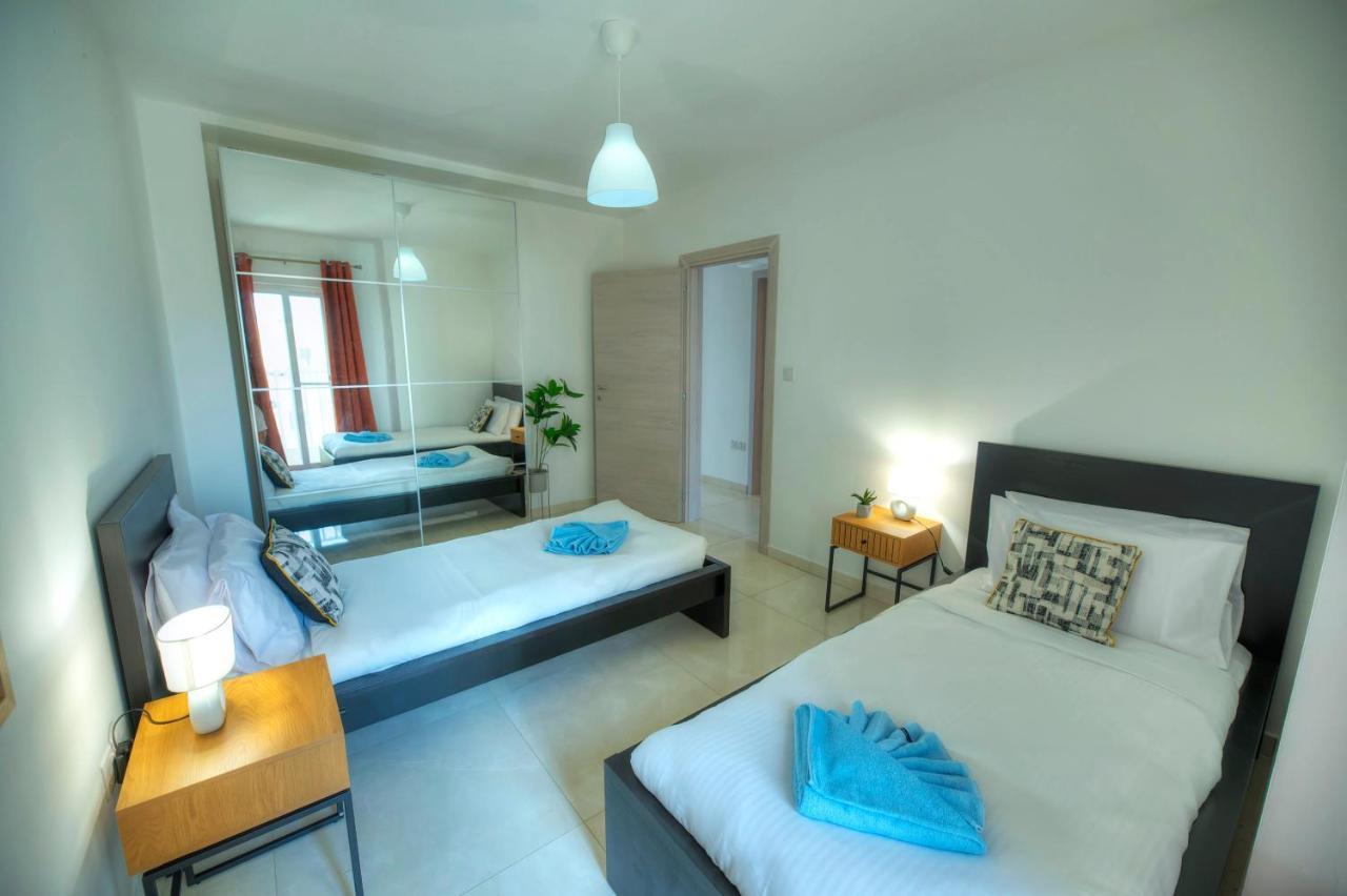 Seafront Beautifully Furnished 2 Bedrooms Gogzr-3 Gzira 外观 照片